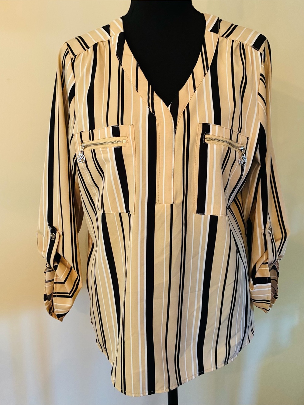 Adrienne  Vitadini  V-Neck Roll-Sleeve Women's Top - Black & Cream size smal